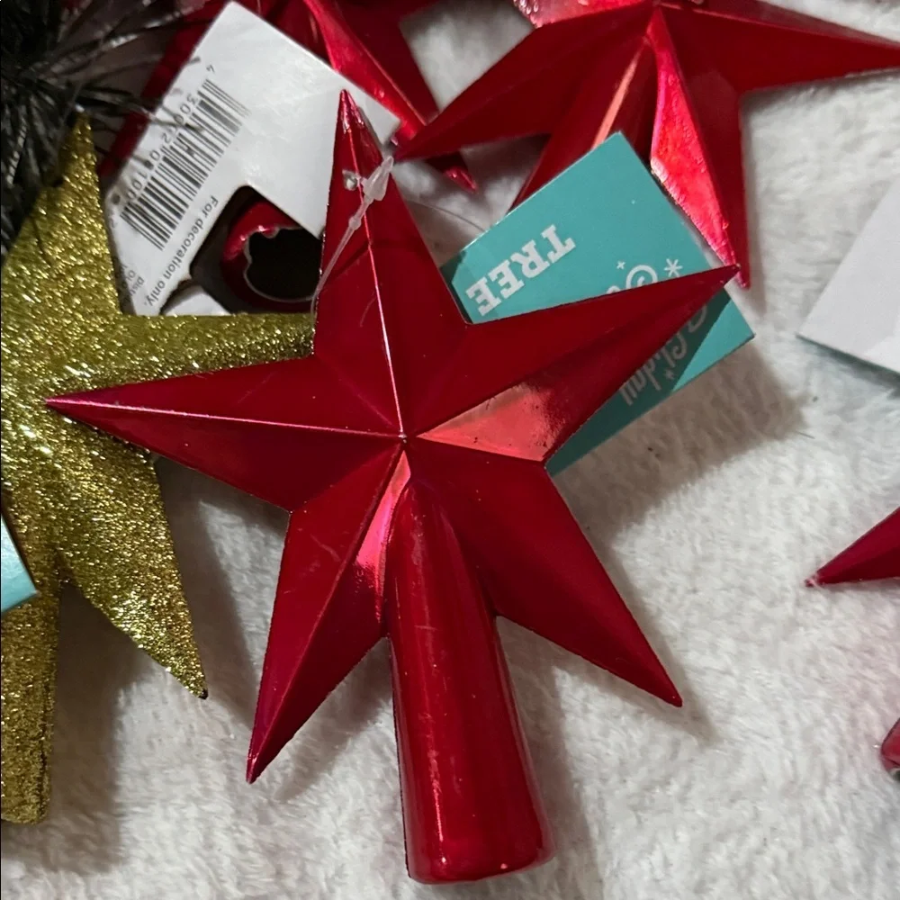 Festive Red and Gold Star Garland with Green Foliage